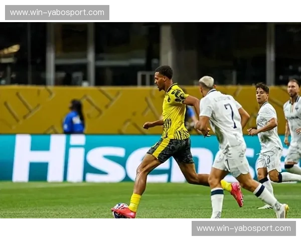 足球巨擘的巅峰对决:贝肯鲍尔vs谁能称王?